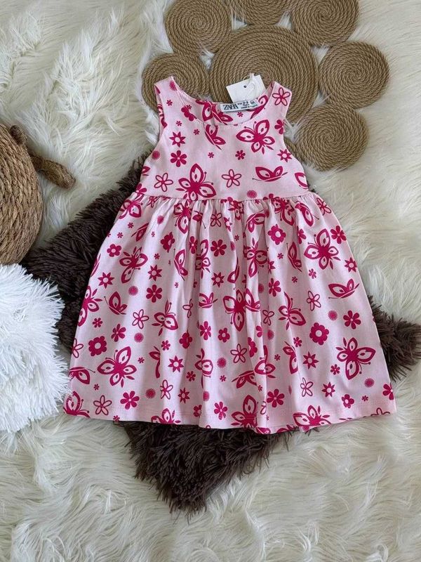 Нежная платья Зара 3-4 лет Нежная платья Зара 3-4 лет