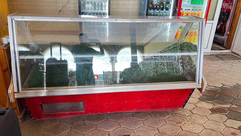 Продаётся витринный холодильник / Vitrina xolodilniki sotiladi Продаётся витринный холодильник / Vitrina xolodilniki sotiladi