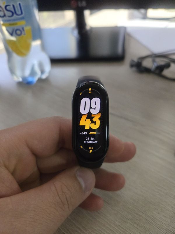 Продаю Mi Band 8