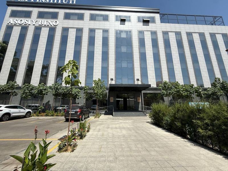 Продается нежилое здание на М.Горкий 27 соток 9000м2 Продается нежилое здание на М.Горкий 27 соток 9000м2