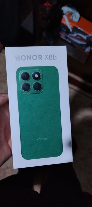 Telefon. Honor Xb8 8/128