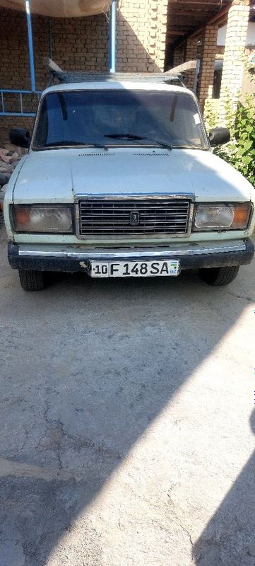 VAZ. 21 07. JIGULI.