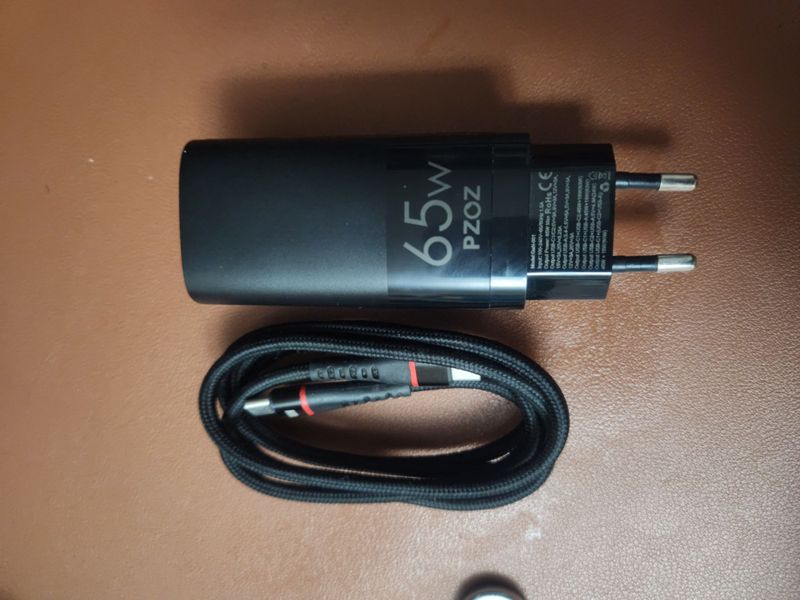 Продаю зарядку PZOZ 65W (оригинал)