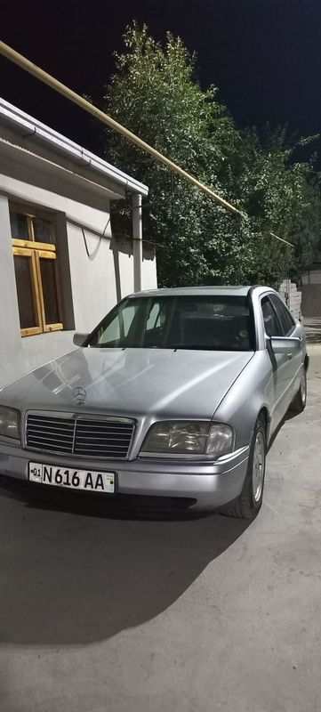 Машина мерседес 202