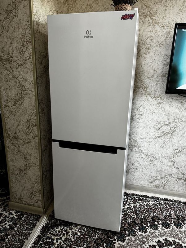Холодильник Indesit