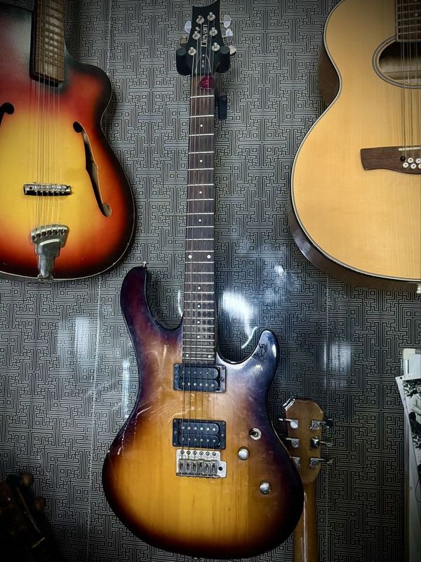 Clevan CF-10 electra gitara sotiladi. Продаю электрогитару Clevan CF-10 electra gitara sotiladi. Продаю электрогитару