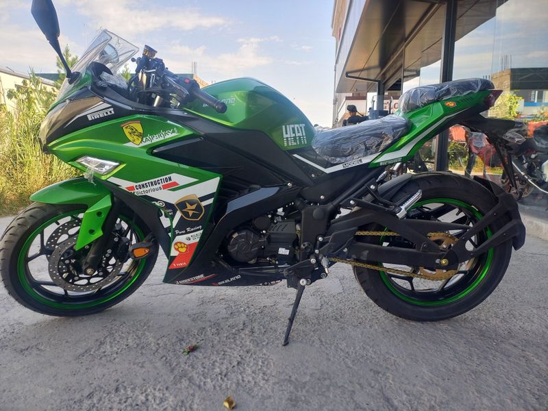 Kawasaki ninja 200 cc