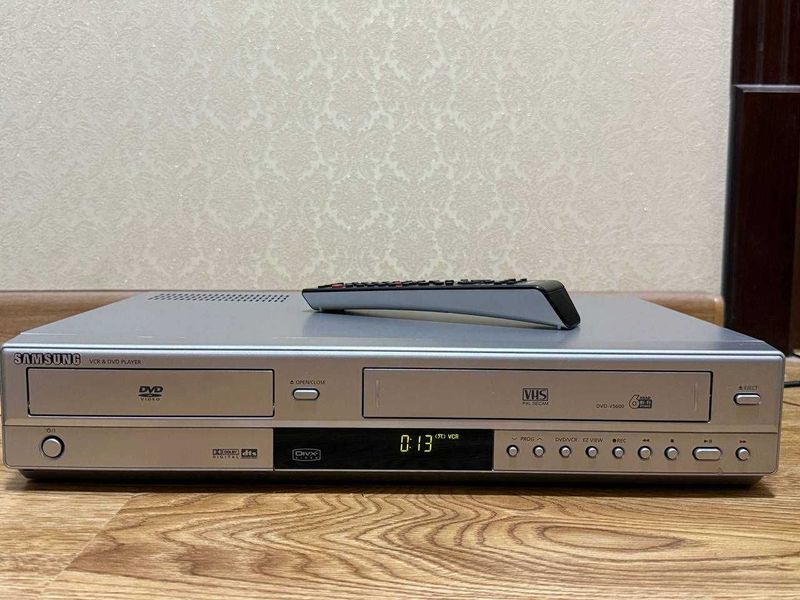 Видеомагнитофон 6 Head Hi-Fi Stereo Видеомагнитофон 6 Head Hi-Fi Stereo