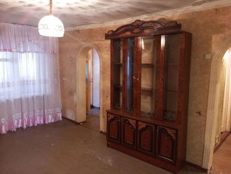 Квартира сотилади 2 хонали сентрда жойлашган 1қаватда ремонти ўртача