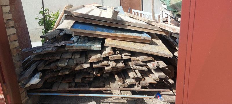 Продаетсяя черный потолог