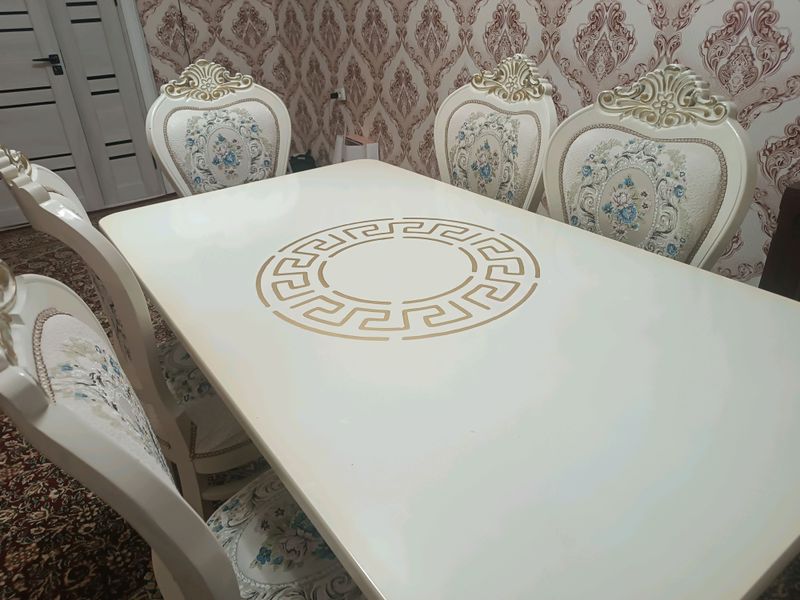Продается стол, и стулья