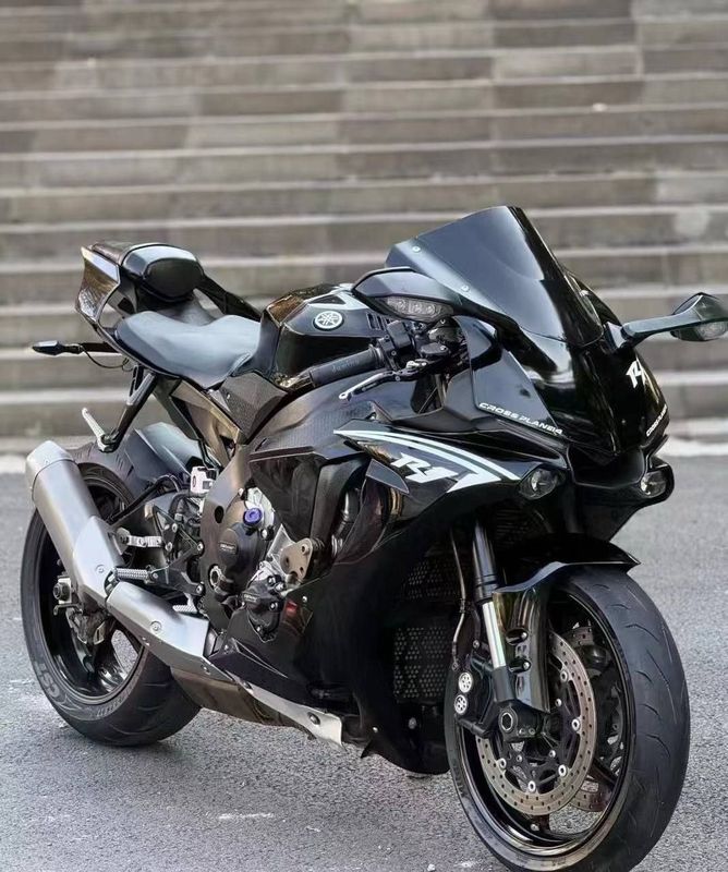 Yamaha R1 Zakazga keladi