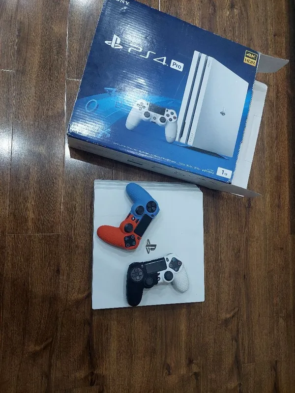 Продаю playstation 4 pro на 1tb Продаю playstation 4 pro на 1tb