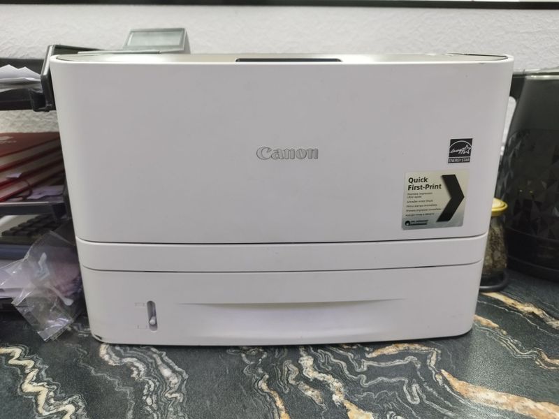 Printer sotiladi Canon sigatli akuratno ishlatilingan Printer sotiladi Canon sigatli akuratno ishlatilingan