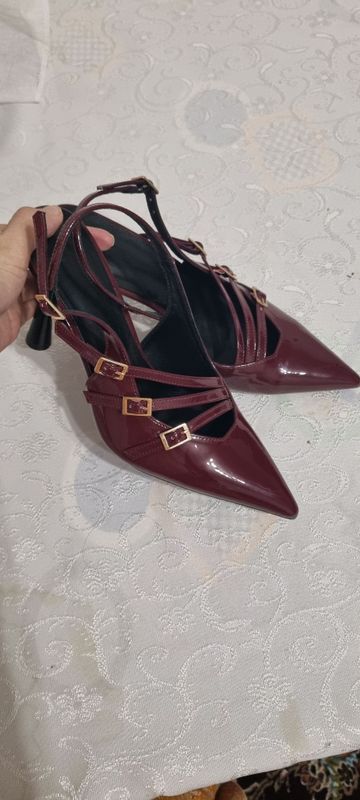 Tufli yangi 38 39 40 razmer