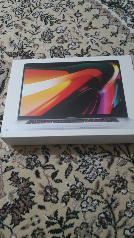 MacBook pro 16, 1 tera,9i