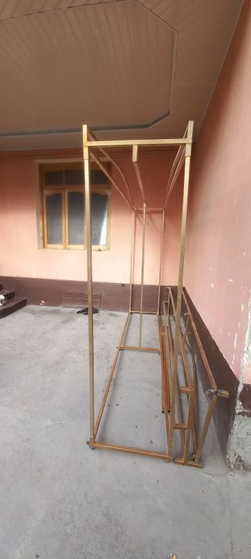 podstavka veshilka dopkonlar va ijaraga bersa xam boladi podstavka veshilka dopkonlar va ijaraga bersa xam boladi