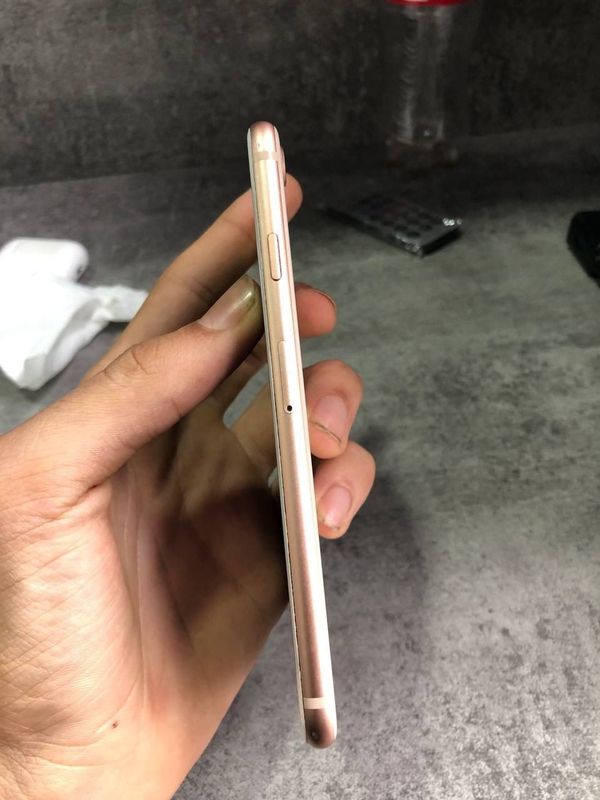 Iphone 8 gold Emkost 76 tro ton bor