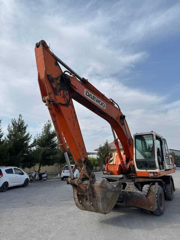 Экскаватор DAEWOO SOLAR-200W Экскаватор DAEWOO SOLAR-200W