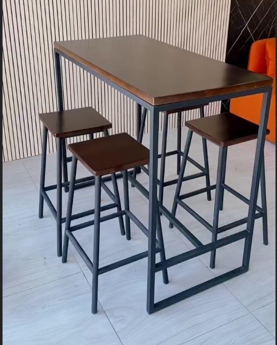 Oshxonangiz uchun loft uslubidagi barniy stol va stul toplami