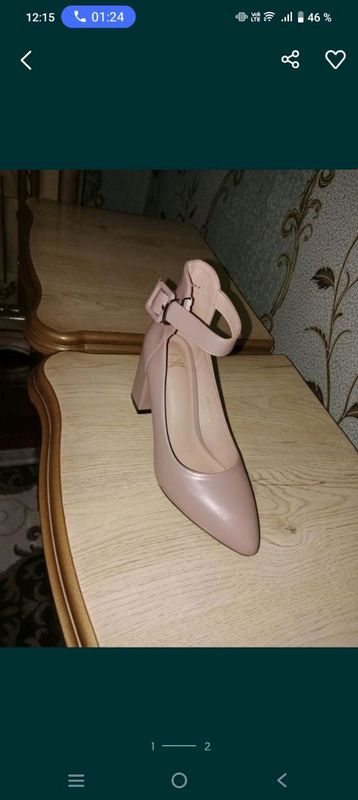 Ayollar oyoq kiyimi sotiladi Ayollar oyoq kiyimi sotiladi