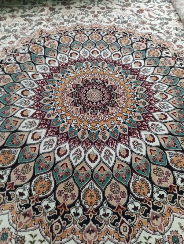 Gilam SAG yangi, razmeri 5x7