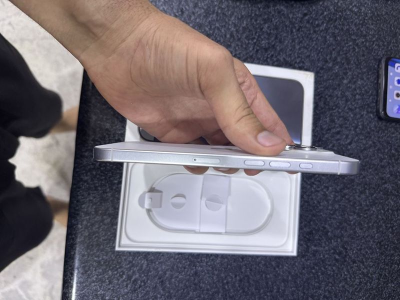 iphone 16 pro max pamit 256g holati ideal karopka dak bor iphone 16 pro max pamit 256g holati ideal karopka dak bor