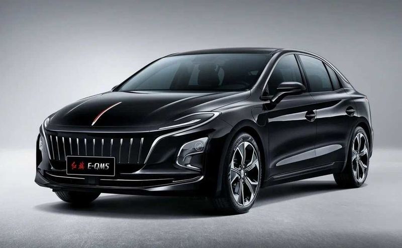 SOTILADI: HONGQI E-QM5 elektromobili — biznes-klas narxida qulaylik! SOTILADI: HONGQI E-QM5 elektromobili — biznes-klas narxida qulaylik!