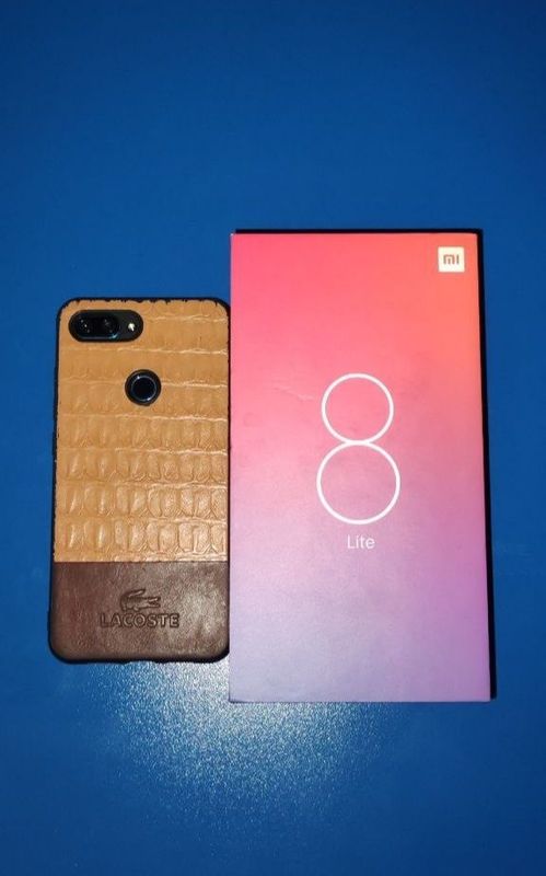 Продам Xiaomi mi 8 lite 4/64GB