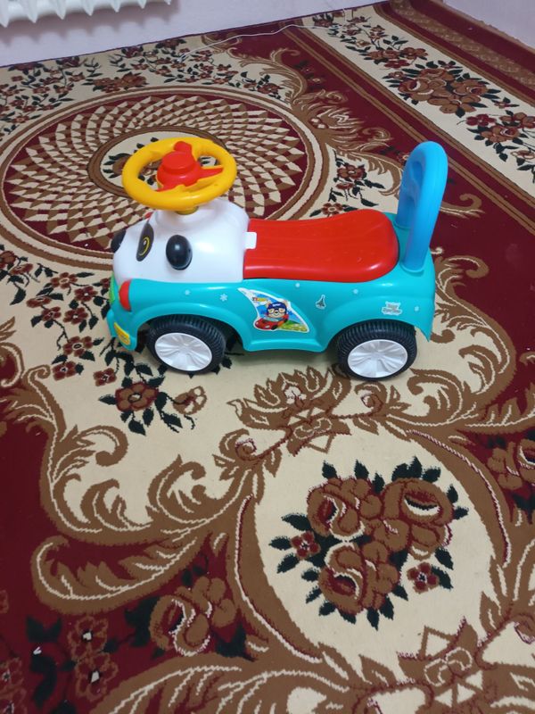 Продаётся игрушечный машинка Продаётся игрушечный машинка