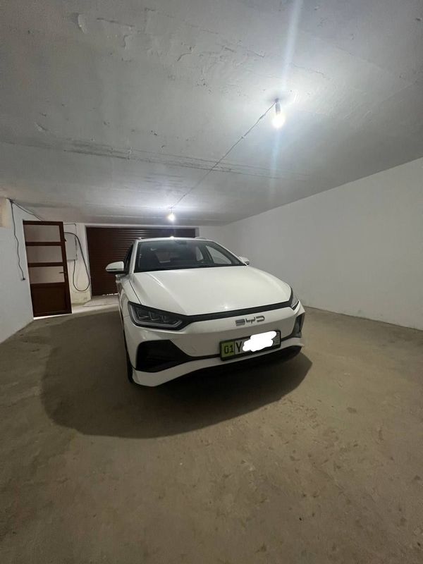 BYD E2 Oq rang RASMIDILERDAN olinhan 8 yil kafol BYD E2 Oq rang RASMIDILERDAN olinhan 8 yil kafol