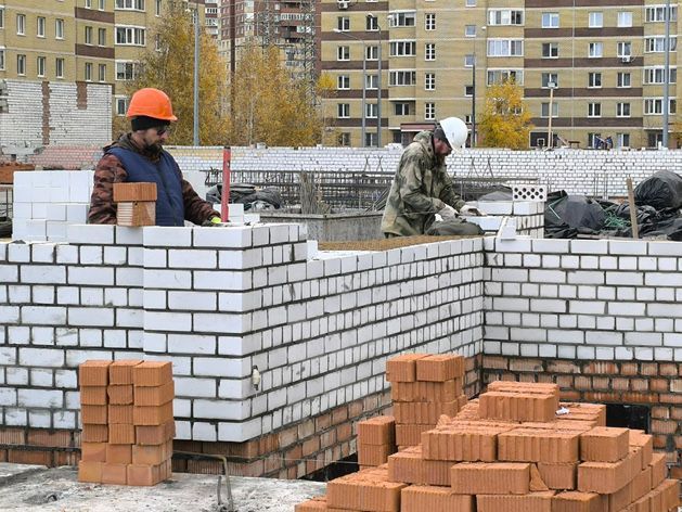 Профессионалньный бригада строителей каменщики штукатурщики бетощики.