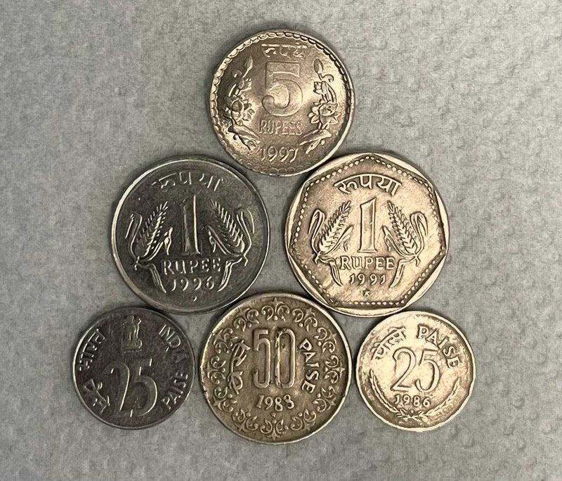 Индийские монеты 1980–90-х: 5 рупий, 1 рупия, 50/25 пайс — лотом