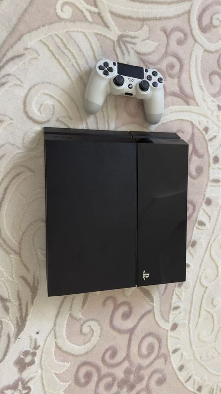 Play Station 4, 500 gb Play Station 4, 500 gb