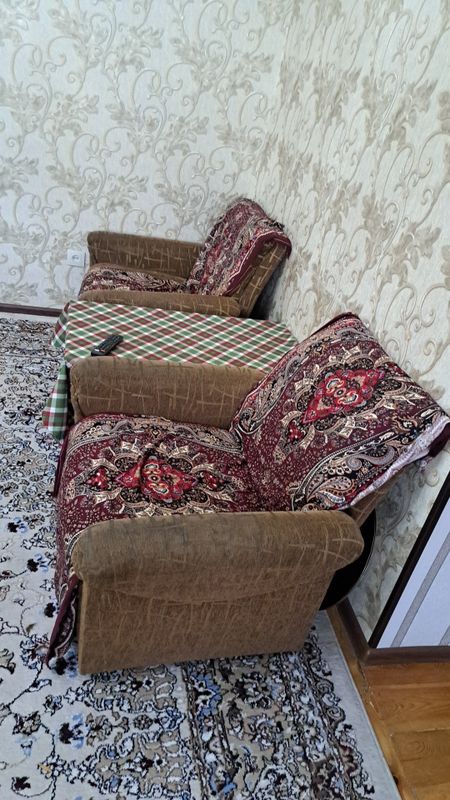 Диван 2 шт и журнальный столик! Супер качество. Диван 2 шт и журнальный столик! Супер качество.