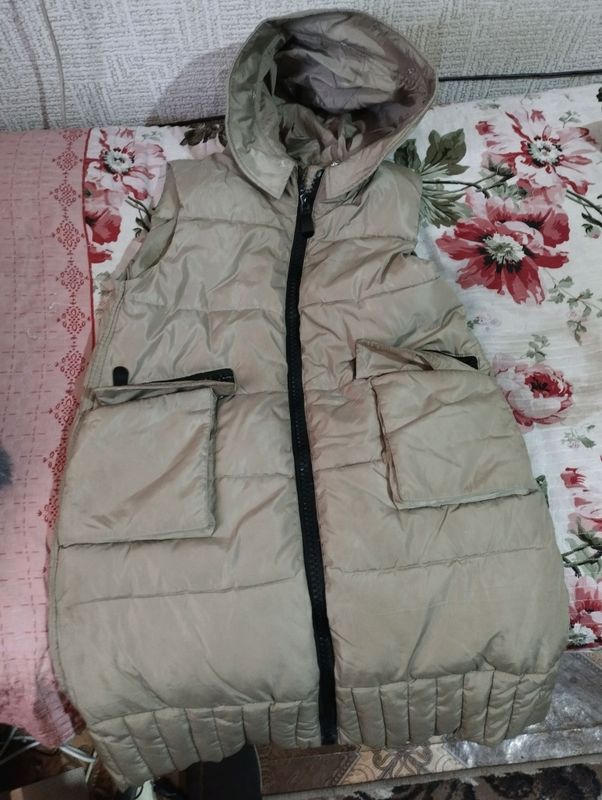 Продаю женскую безрукавку. Продаю женскую безрукавку.