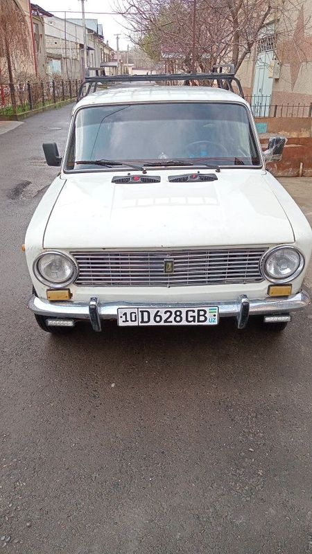 Vaz 2101 moshina sotiladi