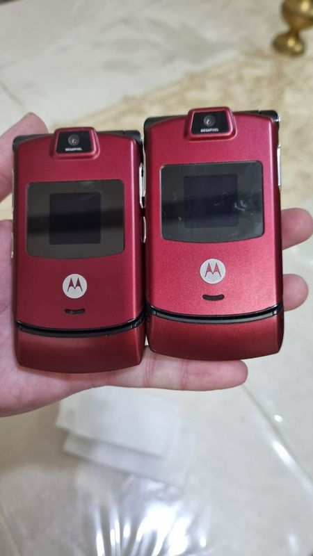 Motorola Razr V3 в хорошем состоянии Perfectum в коплект зарядка нету