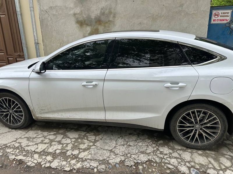 BYD Chin L 2025 йил 4450 юрган бир қўл ҳайдалган BYD Chin L 2025 йил 4450 юрган бир қўл ҳайдалган