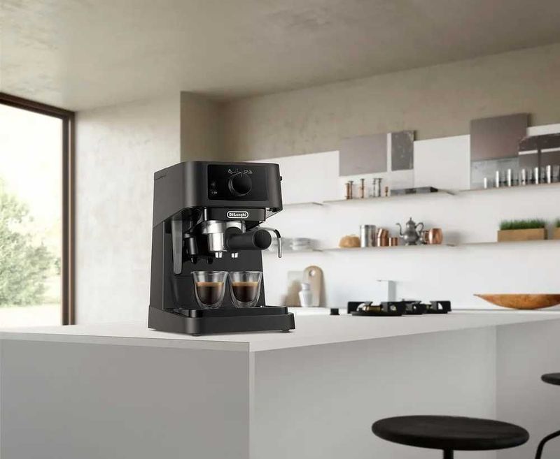 Кофеварка DeLonghi EC230.BK Stilosa Кофеварка DeLonghi EC230.BK Stilosa