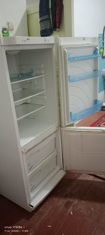 Холодильник двухкамерный Холодильник двухкамерный