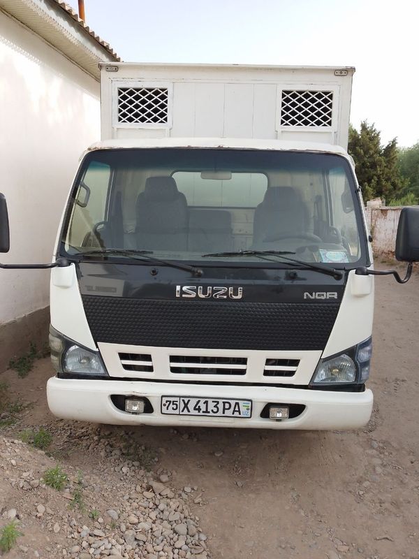 Isuzu sotiladi. Yili 2011 Isuzu sotiladi. Yili 2011