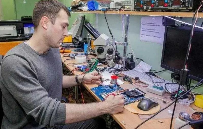 Ремонт солнечных инверторов и солнечных панелей Ремонт солнечных инверторов и солнечных панелей