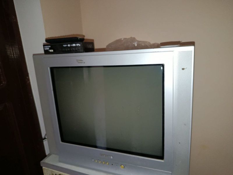 Samsung Televizor satiladi tuneri menen birge Samsung Televizor satiladi tuneri menen birge
