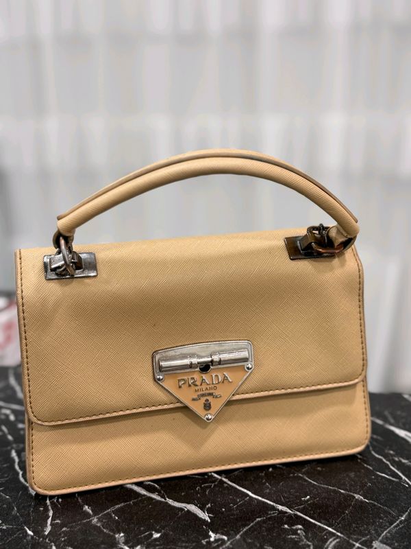 Prada sumka 35.000 Prada sumka 35.000