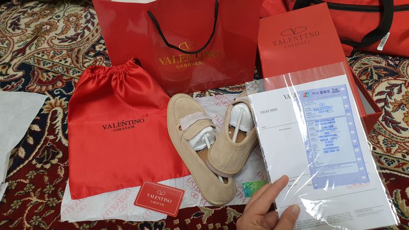 Valintino brend lofer karobka dakument kiyilmagan Valintino brend lofer karobka dakument kiyilmagan