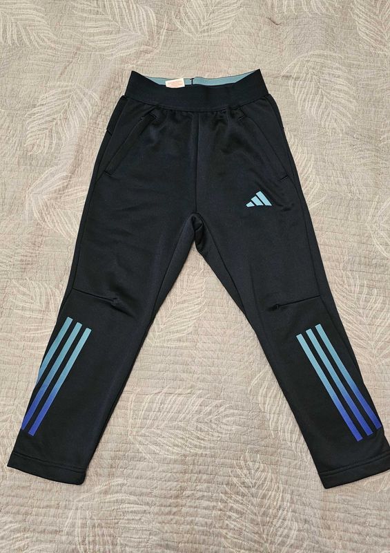Adidas спортивные штаны на рост 128см Adidas спортивные штаны на рост 128см