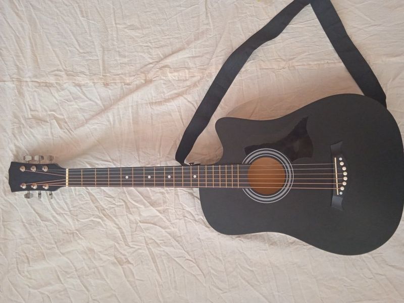 Gitara yangi ishlatilmagan