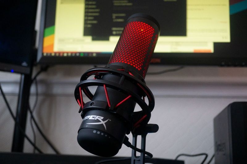 Hyperx Quadcast mikrofon sotiladi ideal