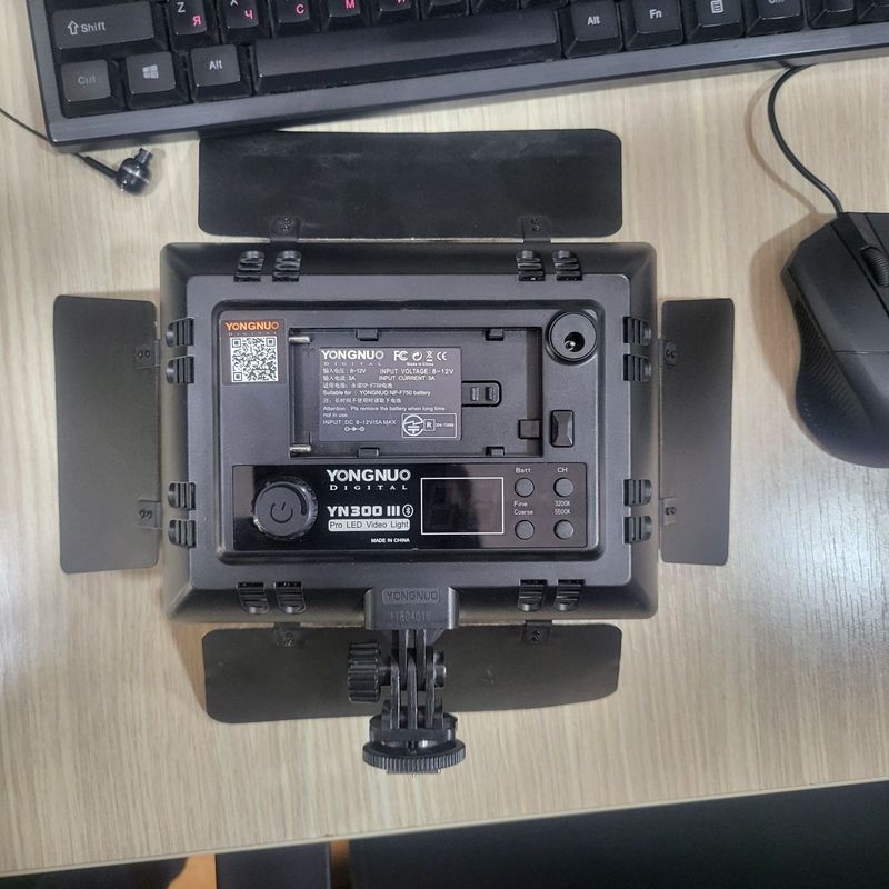 Прожектор Yongnuo yn300III Прожектор Yongnuo yn300III